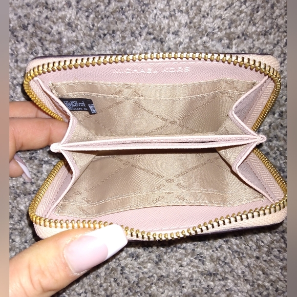 Michael Kors Soft Pink Crossbody Purse and Wallet Set - Picture 6 of 7